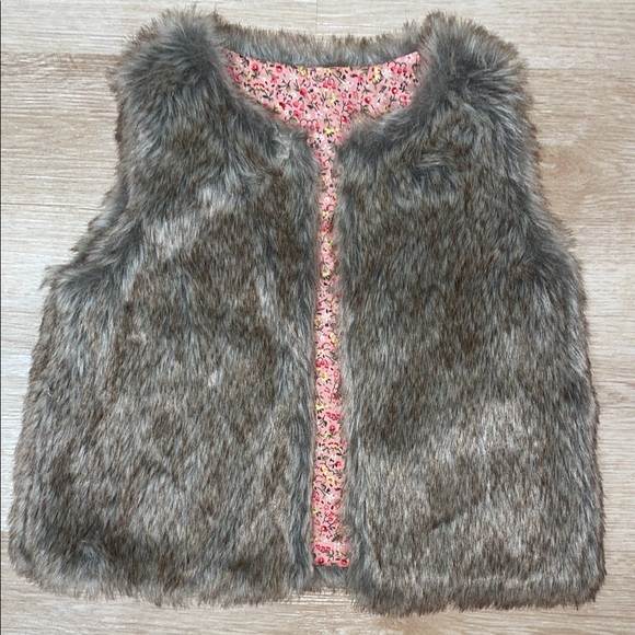 Tahari Other - Tahari Little Girl’s sz 6 Faux Fur Floral Print Lined Vest